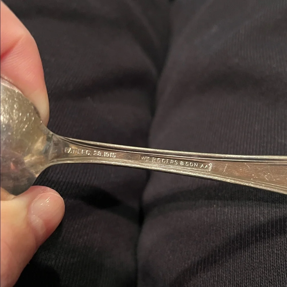 William Wm. Rogers & Son 1915 Hampden set of 2 Silver plated serving spoons VGUC